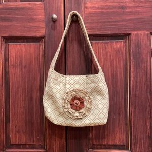 Single pocket craft purchase shoulder bag.